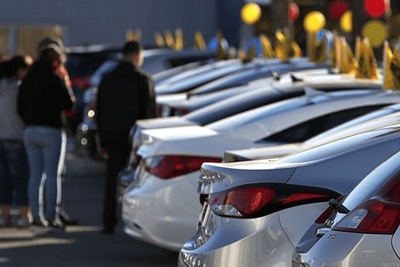 CarMax Stock Slides After Q4 Earnings Miss, Retail Unit Sales Slump