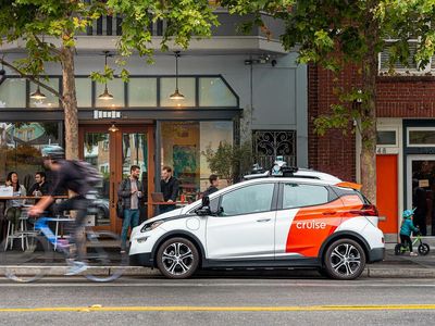 San Francisco Cops Pulled Over A Driverless GM Cruise — What Happened Next Left Onlookers In Splits