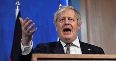 Boris Johnson and Rishi Sunak to be fined over covid lockdown parties in Downing Street
