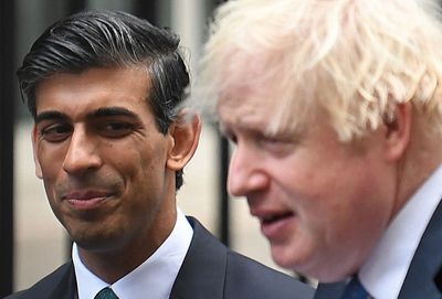 Keir Starmer calls on Boris Johnson and Rishi Sunak to resign over No 10 partygate fines