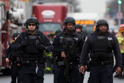 Biden praises civilian heroes in Brooklyn subway shooting attack