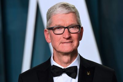 Apple chief Cook takes App Store battle to Washington