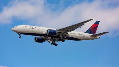 Airline Stocks: Delta Earnings Beat As Higher Fares Offset Fuel Costs