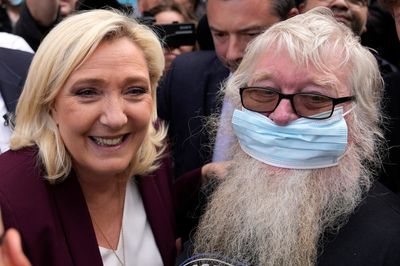 Far-right Le Pen campaigns as French 'voice of the people'