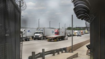 Texas Gov. Abbott doubles down on new inspection rule for truckers at border