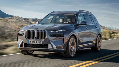 2023 BMW X7 Debuts With An Updated Face, New iDrive 8 Technology