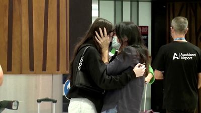 With hugs, tears and Maori performers, NZ welcomes Australian visitors as curbs ease
