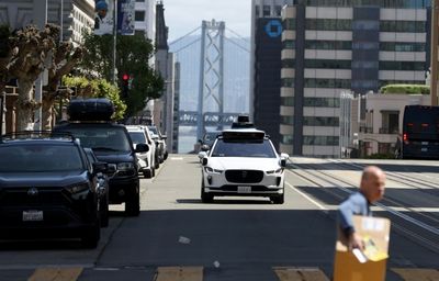 Driverless car stopped in San Francisco puzzles cops
