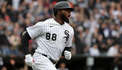 Luis Robert puts on a show in White Sox’ home opener