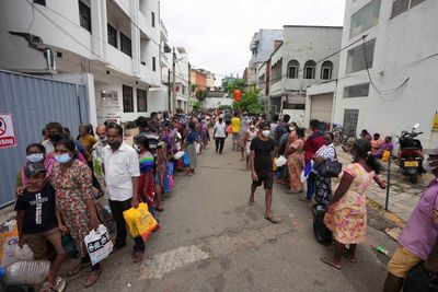 Sri Lanka's prime minister invites protesters for talks