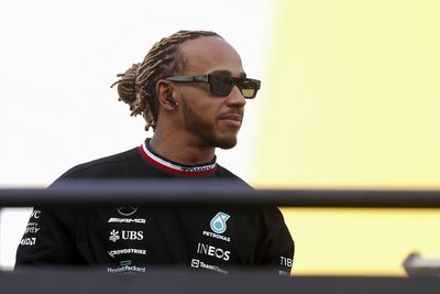 Hamilton: My jewellery will be staying despite F1 clampdown