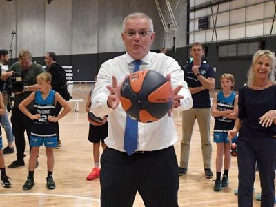 PM shoots hoops for marginal Vic seat