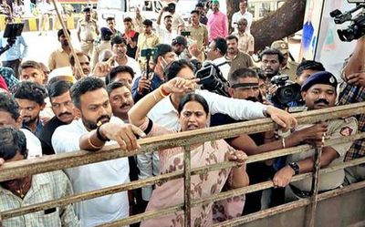 Karnataka’s former CM Siddaramaiah to visit family of contractor who ended his life