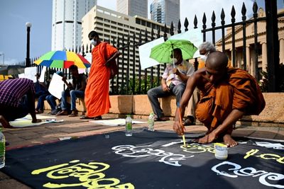 Bankrupt Sri Lanka begs diaspora to send cash