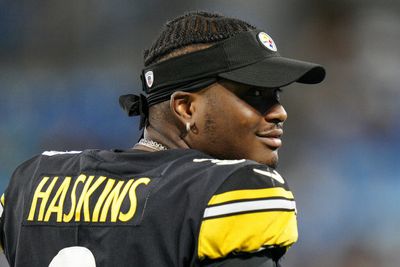 Pirates hold moment of silence for Steelers QB Dwayne Haskins