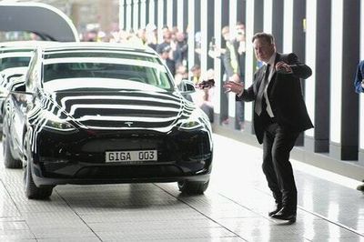 Elon Musk got himself sued over an attempted Twitter coup