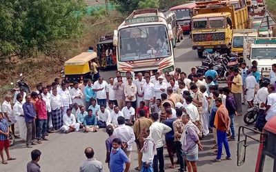 Andhra Pradesh: supporters hold rasta roko over denial of Cabinet berth to Rayadurg MLA