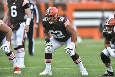 Blake Hance signs tender to return to Browns