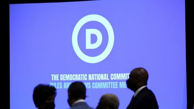 DNC votes to let new states apply to hold early presidential primaries