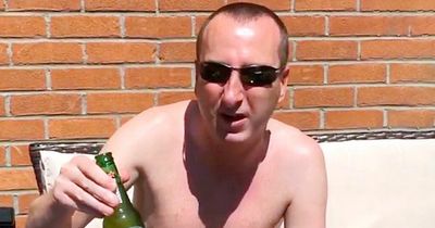 Fans go wild for Corrie's Andy Whyment singing Angels drunk and topless on holiday