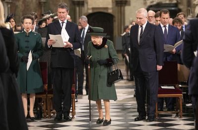 Queen expected to miss traditional Easter Sunday service
