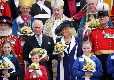 Charles gives out Maundy money in absence of Queen