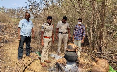 Andhra Pradesh: Police, SEB ready action plan to check ID liquor in Prakasam