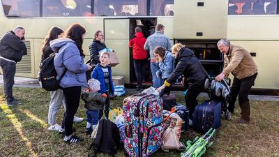 Thousands of Ukrainians are returning home amid fighting, UN says