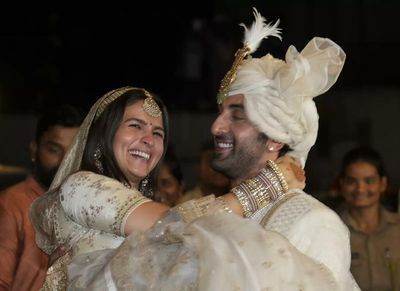 A Surat-based jeweller sent Alia Bhatt and Ranbir Kapoor a real gold bouquet on their wedding