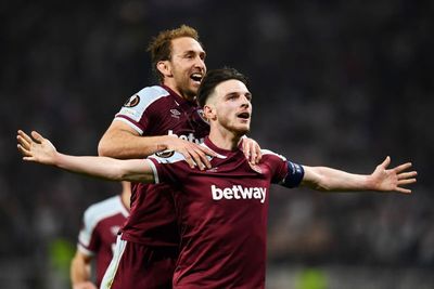 Brilliant West Ham reach Europa League semi-finals as famous away win stuns Lyon