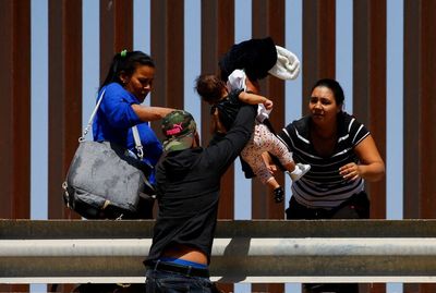 Second bus of migrants from Texas arrives in DC as Abbott continues to battle White House