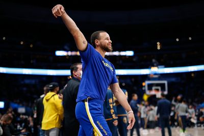 Warriors’ Steph Curry (foot) scrimmages at practice on Thursday