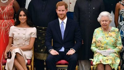 Prince Harry and Meghan visit the Queen as they travel to the Invictus Games