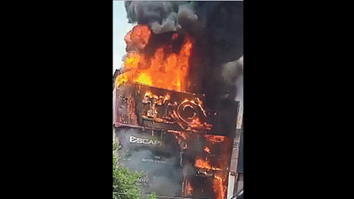 Delhi: Jamia Ngr blaze kills 1; fire at Punjabi Bag eatery too