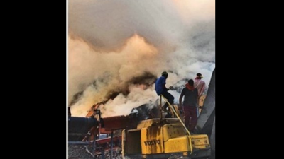 Delhi: Blazing summer, firemen on toes