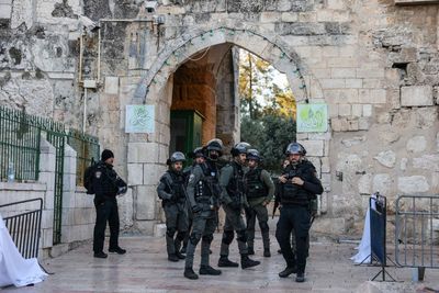 Jerusalem clashes: More than 150 Palestinians wounded as Israeli police enter Temple Mount