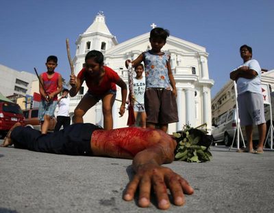 Religious whipping marks Good Friday in Philippines