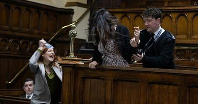 Emmerdale's prison guard Ian has 'link to Leyla' as he betrays Meena