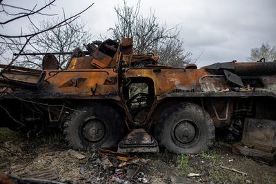 Recaptured Ukrainian village left with wrecked tanks, bodies and questions