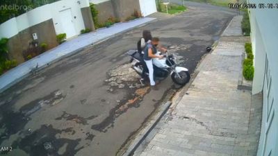Kung Fu Biking: Brave Female Motorcyclist Sees Off Bike Thief
