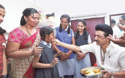 Stalin enjoys breakfast at the house of Narikuravar family