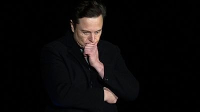Twitter adopts poison pill in bid to thwart Elon Musk takeover