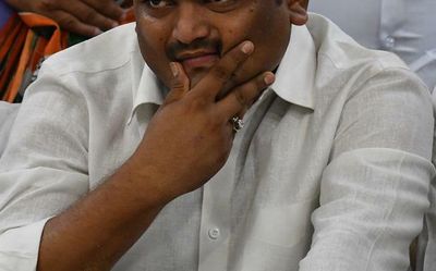 AAP invites Hardik Patel to join party