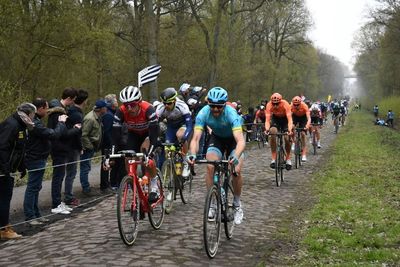 Dustbowl showdown promised at cycling's cobbled 'Hell of the North'