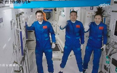Chinese astronauts land after 6 months on space station
