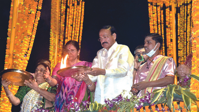 Varanasi: Vice President M Venkaiah Naidu attends Ganga aarti at Dashashwamedh Ghat