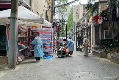 More Chinese cities tighten controls as Shanghai COVID cases rise