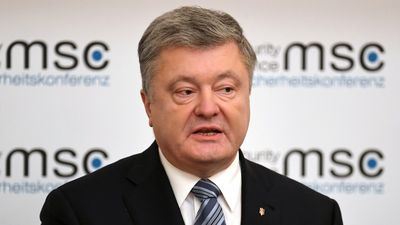 Former Ukraine president calls for weapons, sanctions on Russia