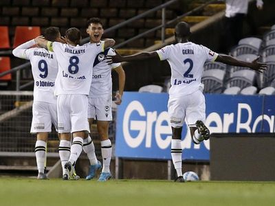 Victory break Jets hearts in AL Men win