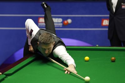 Mark Selby shakes off slow start to World Snooker Champs title defence to build lead over Jamie Jones